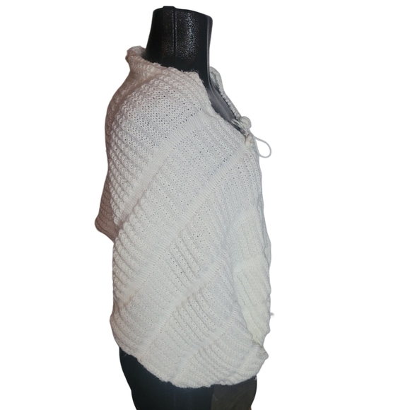 White Handmade Knit Bolero with Rope Tie at front L - Picture 2 of 4